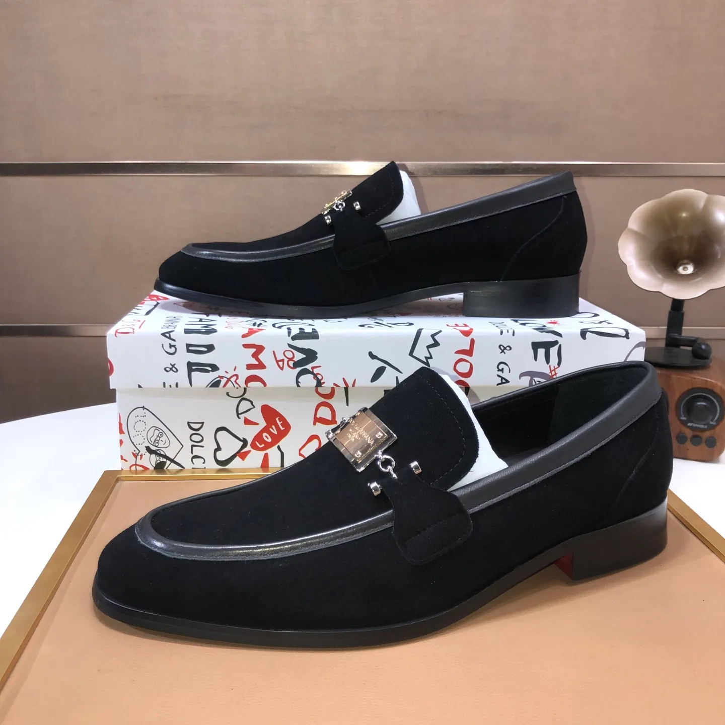 Ex-factory price 500💰DG top quality🔍🔍men's new leather shoes🚹Sold simultaneously at counters⚠Shoe uppers are imported cowhide from Italy, fully imported cowhide lining, imported accessories💪💪, completely 1⃣️ to 1⃣️replica🇮🇹 💪💪, ⚠Sole: The original sole is specially provided by the original factory, the exclusive movable molded sole is super comfortable, ⚠The original factory follows the order, 🔍🔍high quality, you can enter and exit the counter at will, welcome to compare ⚠Number of sizes: 38-44 (45 customized)